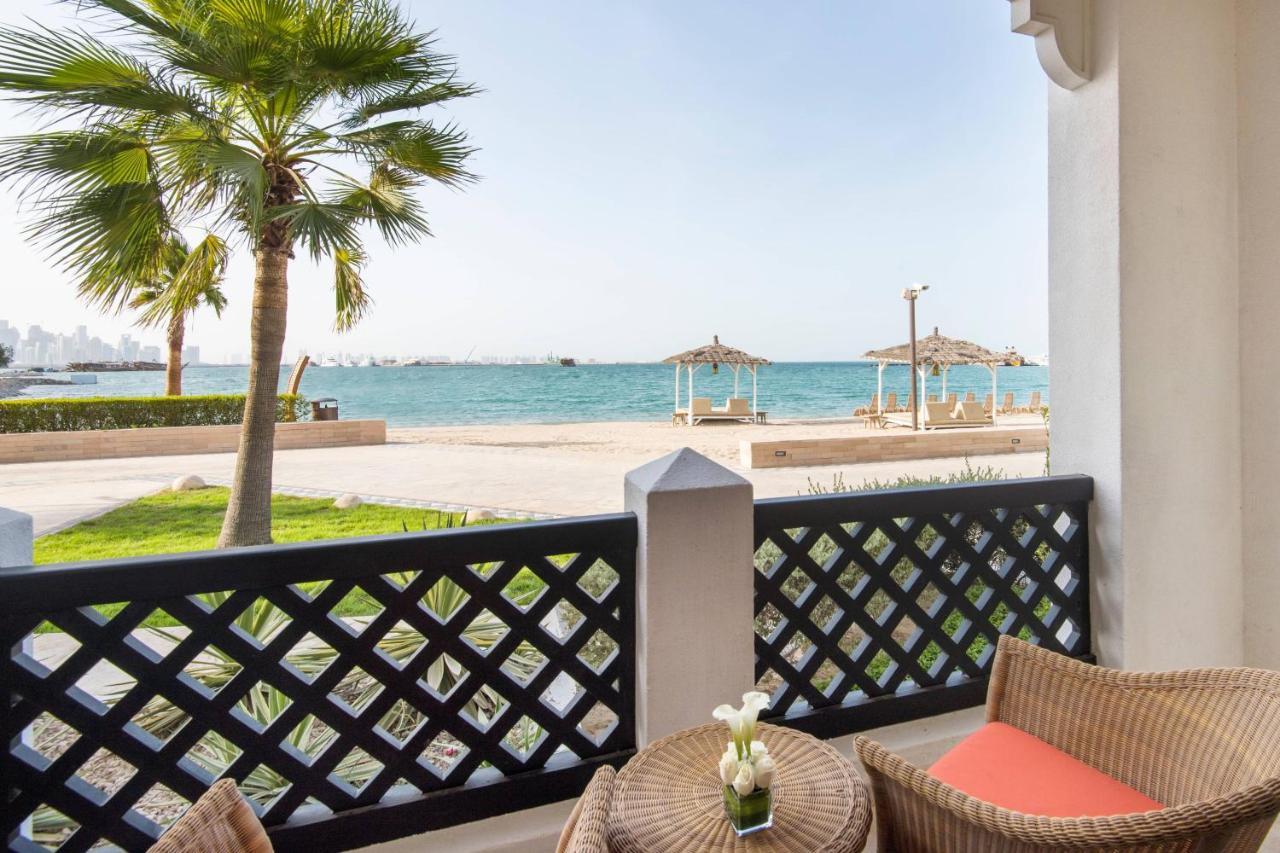 Sharq village. Ritz Carlton Doha. Отели в Дохе с собственным пляжем. Ritz Carlton 5* Оман. Шарк Виладж Ритц Карлтон Доха отель.